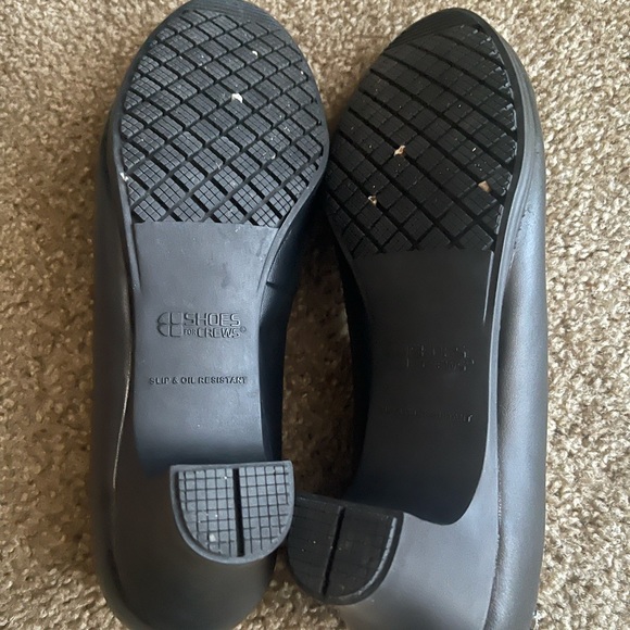 Lightly used Black leather pumps size 8.5 - Picture 4 of 6